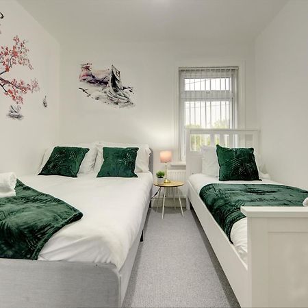 Stunning And Lovely 3 Bed House - Catch 22 Coventry Exterior foto