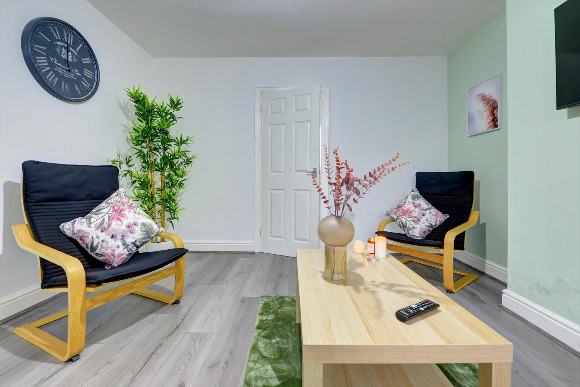 Stunning And Lovely 3 Bed House - Catch 22 Coventry Exterior foto