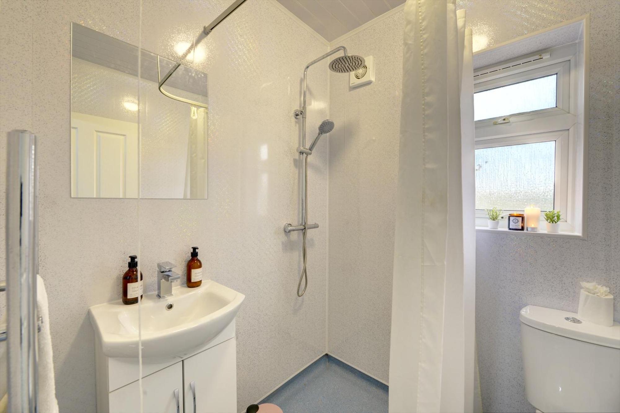 Stunning And Lovely 3 Bed House - Catch 22 Coventry Exterior foto
