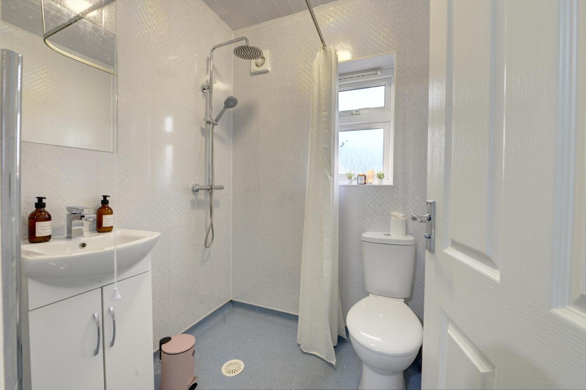 Stunning And Lovely 3 Bed House - Catch 22 Coventry Exterior foto