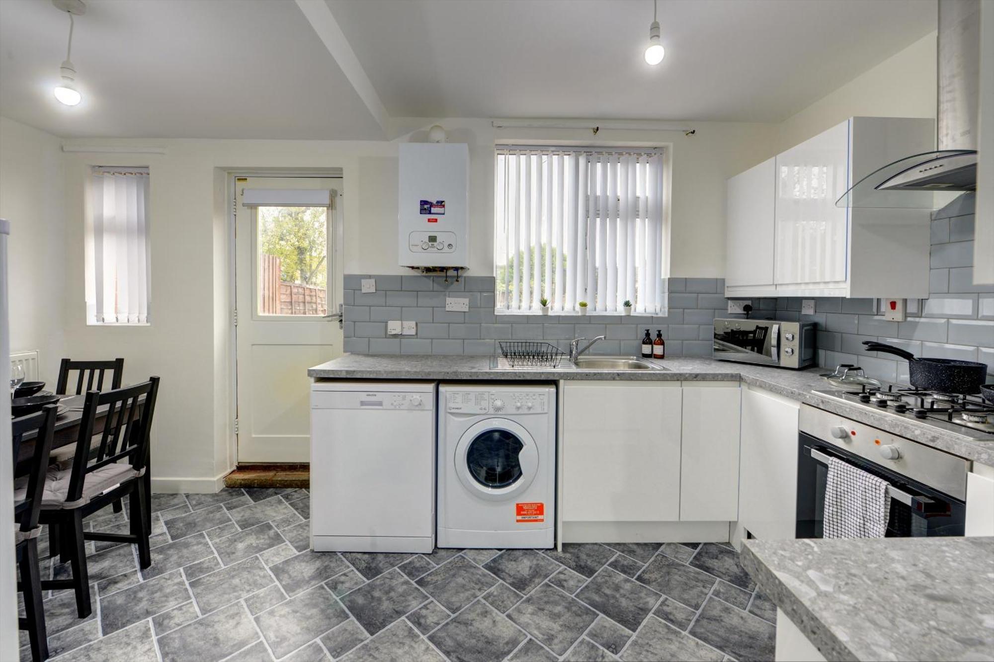 Stunning And Lovely 3 Bed House - Catch 22 Coventry Exterior foto