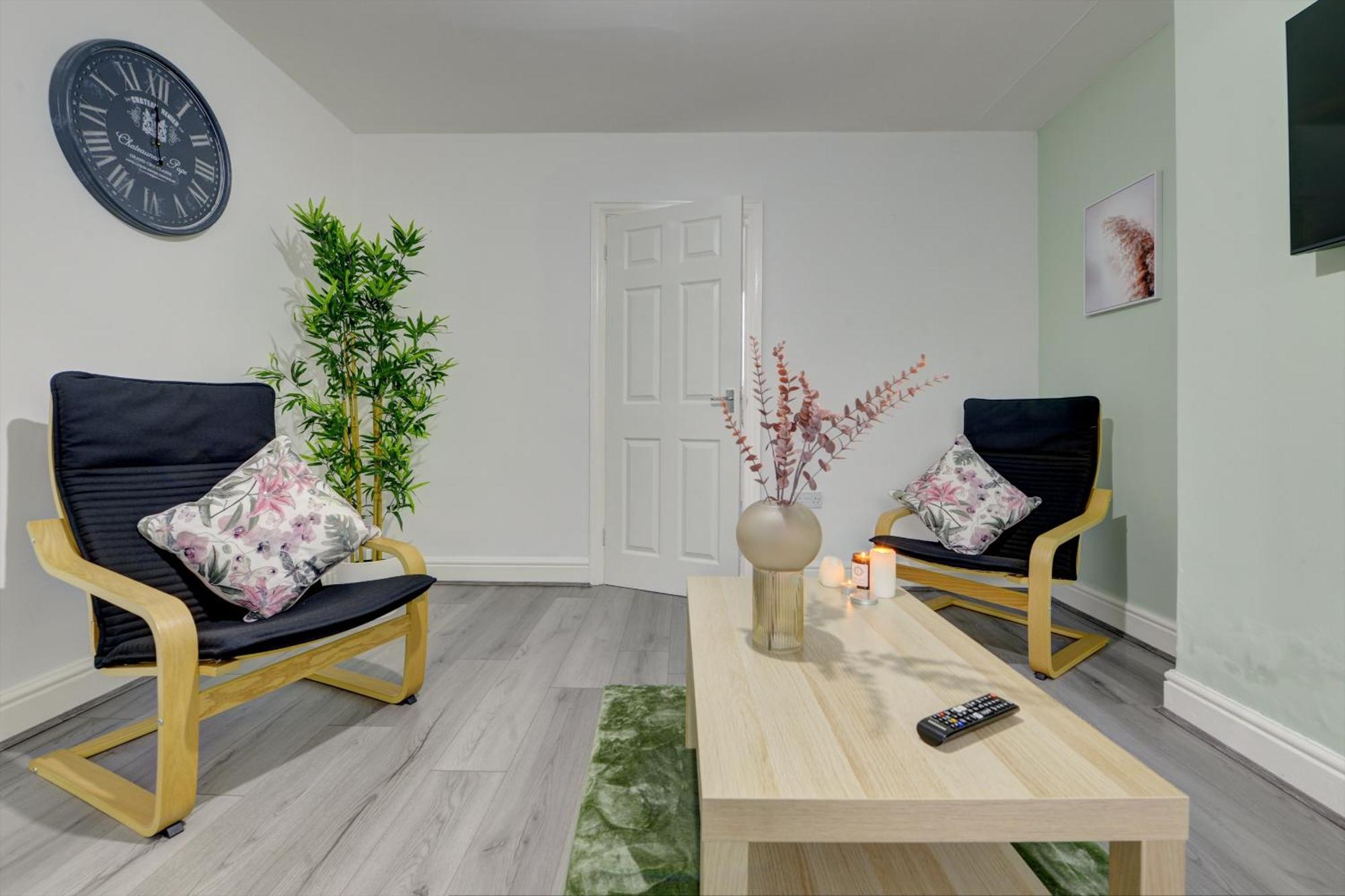 Stunning And Lovely 3 Bed House - Catch 22 Coventry Exterior foto